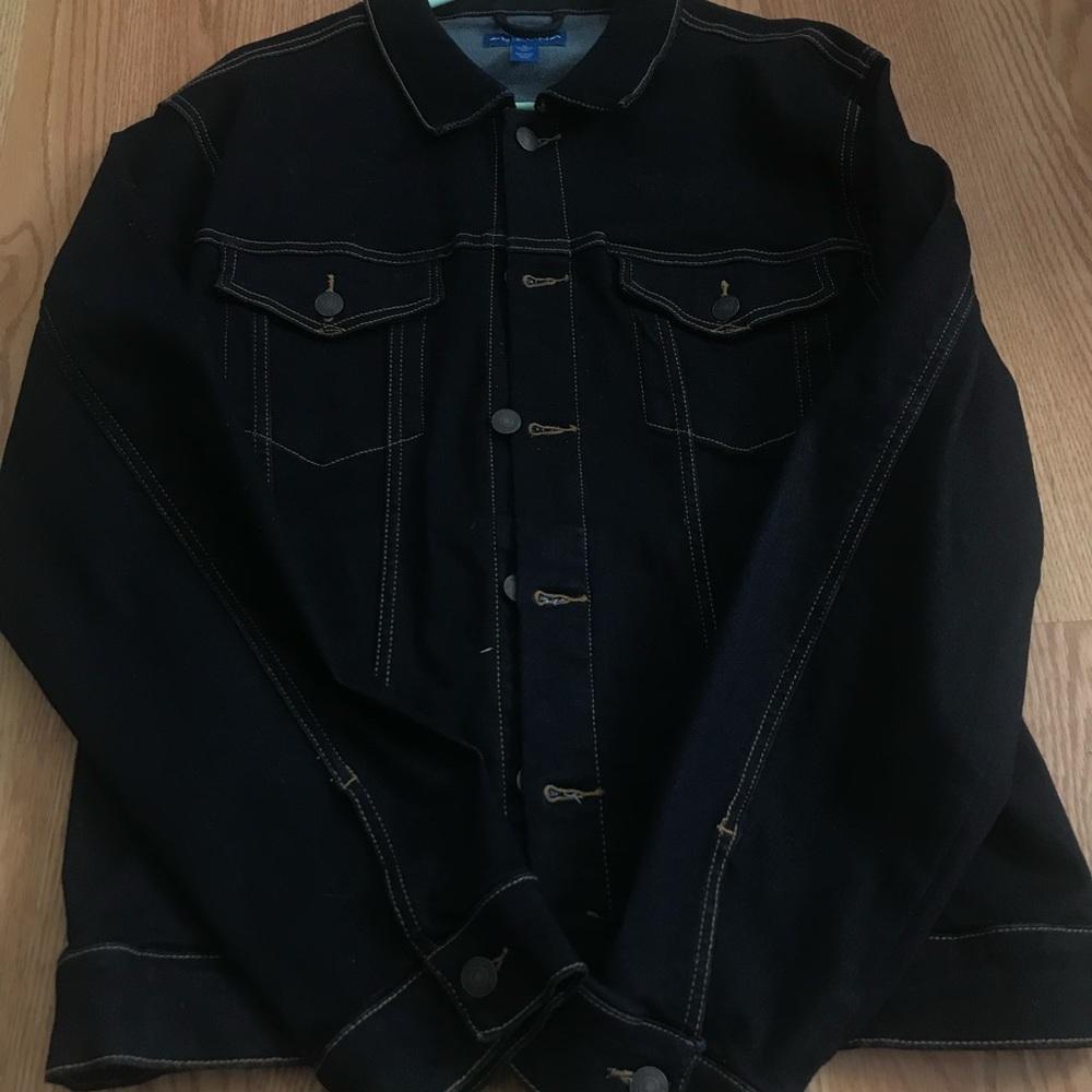 Xl Arizona jean jacket, runs like a large. Only worn a few times.